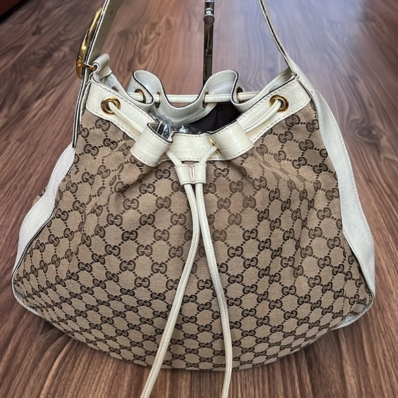 A301- 💯% authentic Gucci shoulder bag - Picture 4 of 16